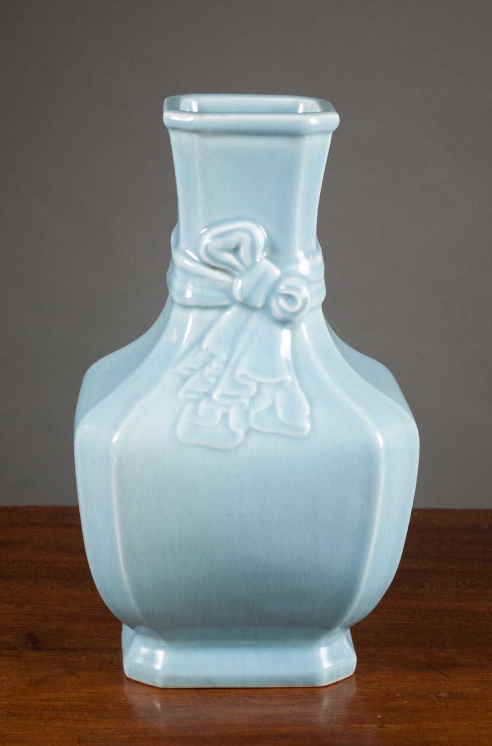 CHINESE BLUE GLAZED PORCELAIN VASE,