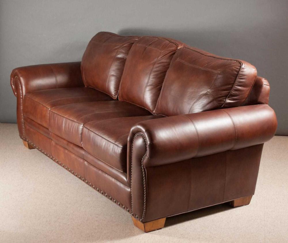 A CONTEMPORARY BROWN LEATHER SOFA,