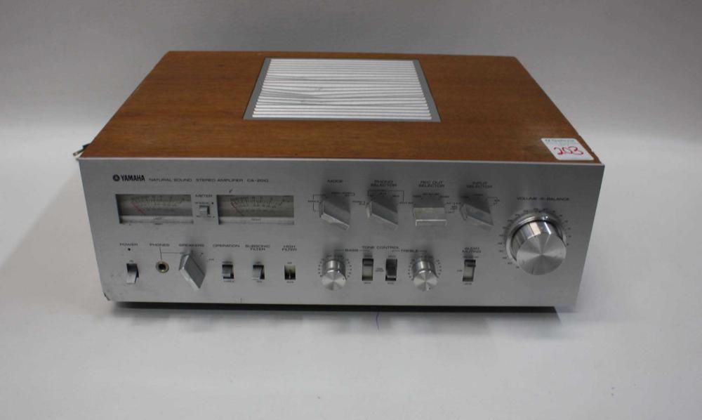 YAMAHA MODEL CA 2010 STEREO AMPLIFIER  3142b8