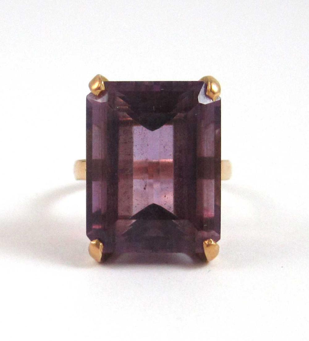 AMETHYST AND EIGHTEEN KARAT GOLD 3142b5