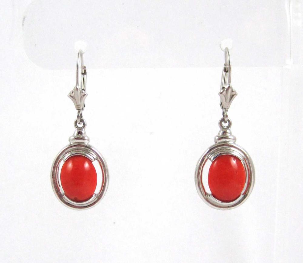 PAIR OF CORAL AND WHITE GOLD DANGLE 3142c0