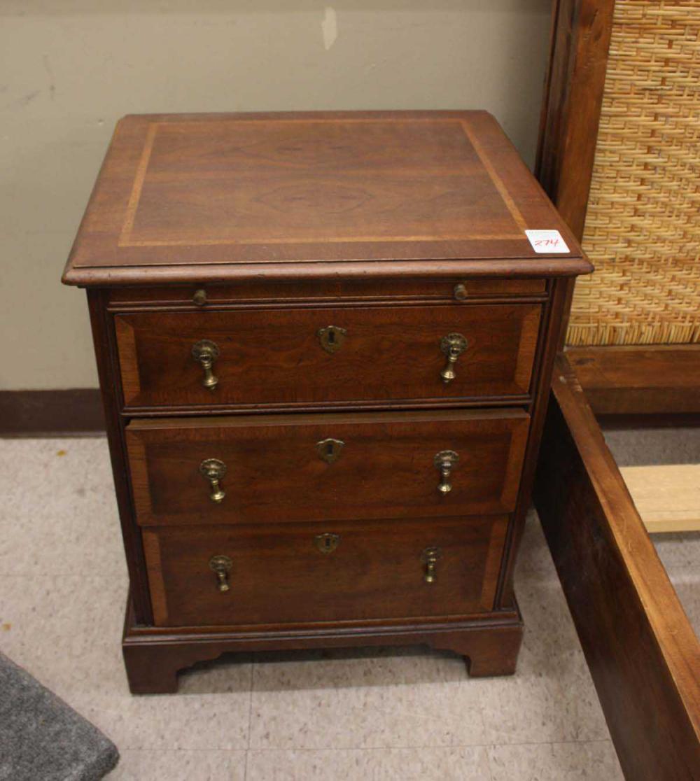 SMALL FEDERAL STYLE MAHOGANY BEDSIDE