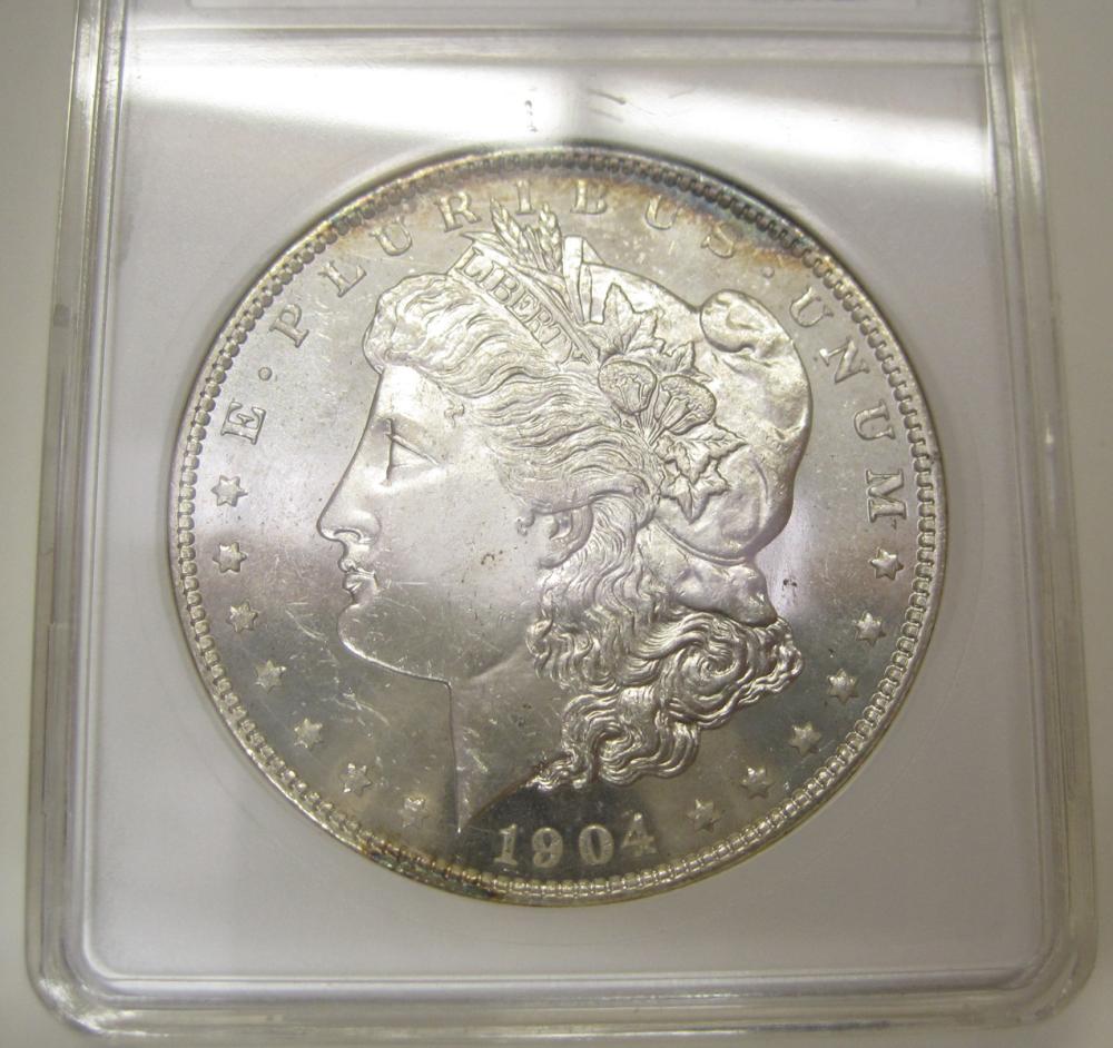 AN UNCIRCULATED SILVER MORGAN DOLLAR  31432e