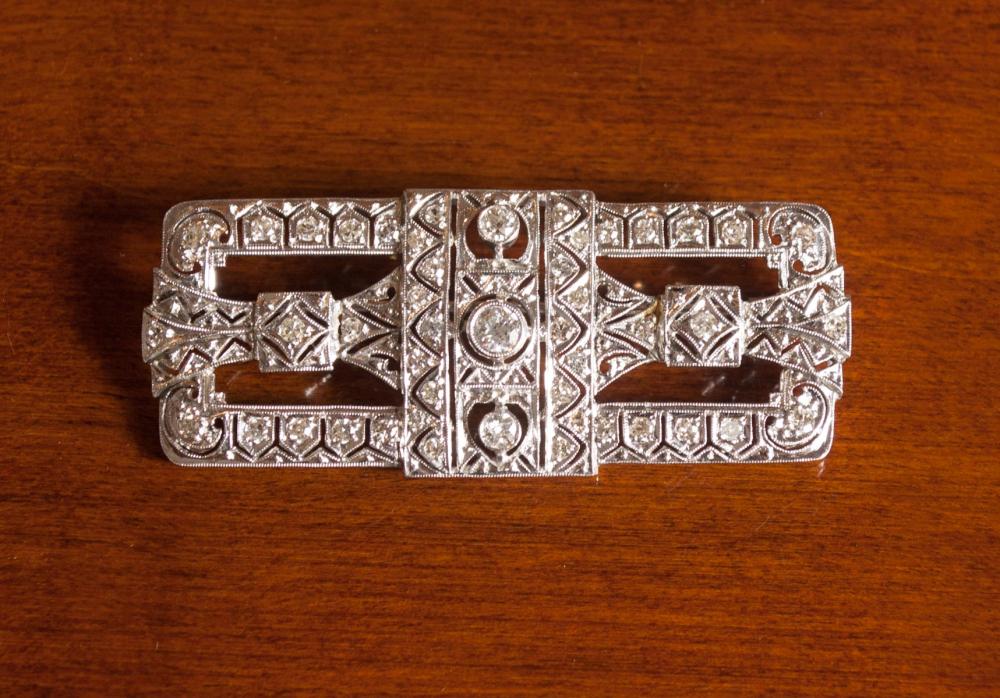 DIAMOND AND PLATINUM ART DECO PIN.