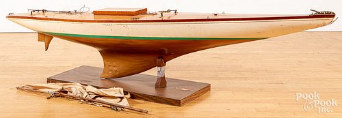 LARGE POND BOAT MODEL OF THE RACING
