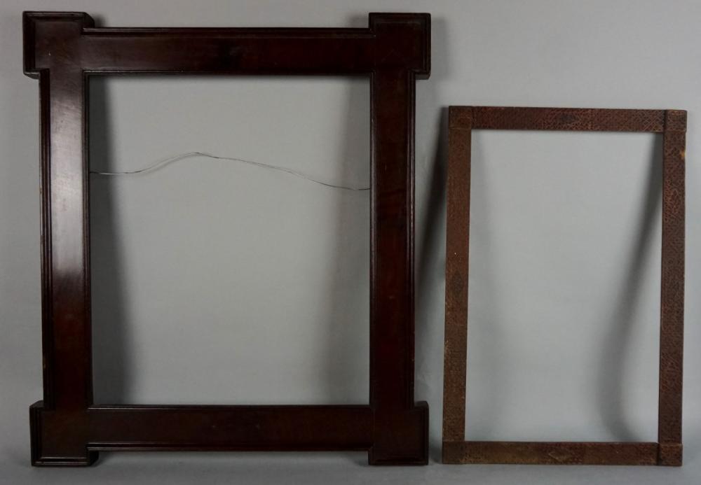 CHIP CARVED FRAME WITH CROSSETED