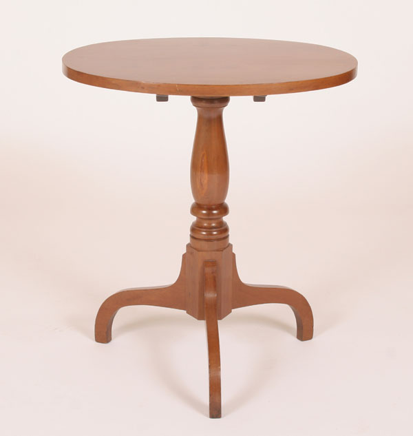 Oval tilt top stand/table; spider