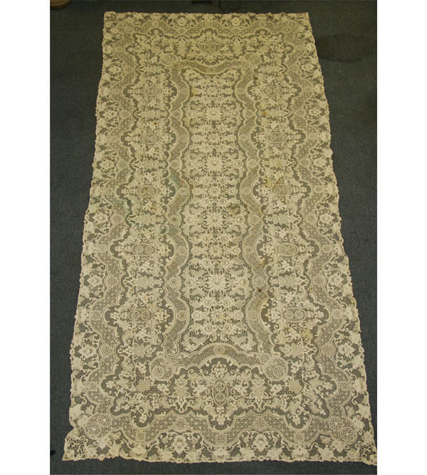 Antique hand crocheted lace tablecloth 4ea01
