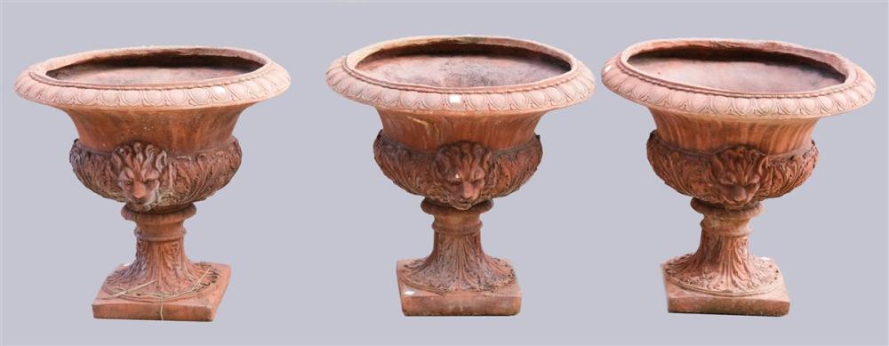 GROUP OF THREE TERRACOTTA CAMPAGNA