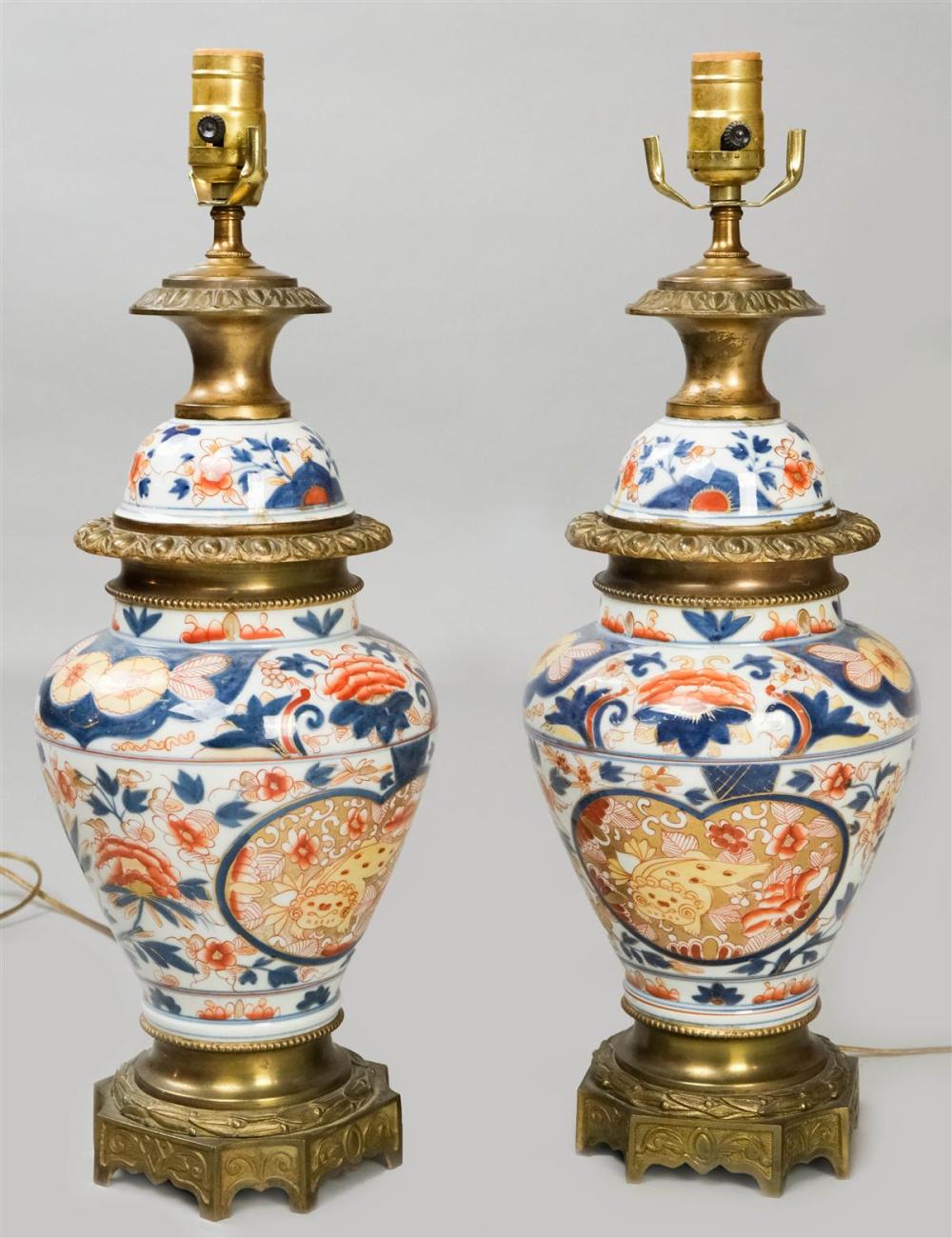 PAIR OF IMARI PORCELAIN TABLE LAMPS  3124be