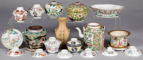 GROUP OF CHINESE PORCELAIN AND