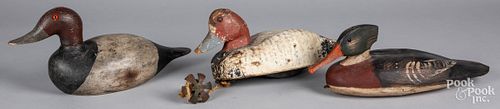THREE CARVED AND PAINTED DUCK DECOYSThree 3128bb