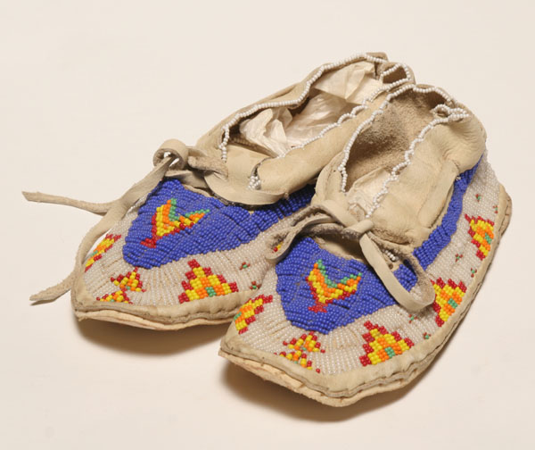 Pair hand beaded buckskin moccasins  4ea7b