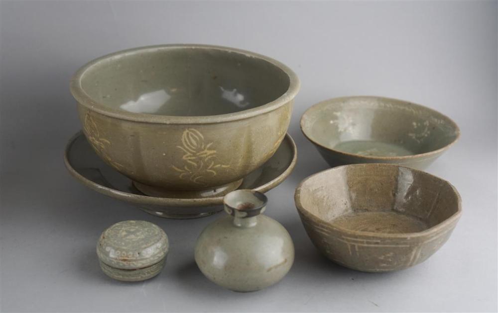 COLLECTION OF KOREAN CELADON WARES  312bae