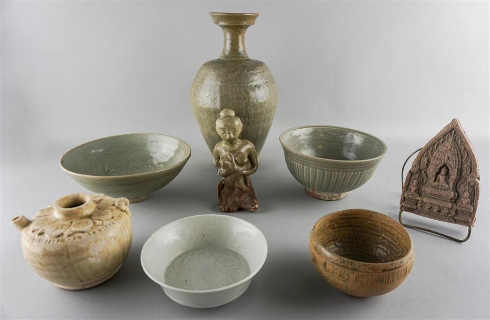 GROUP OF THAI POTTERY MOSTLY CELADON 312baf