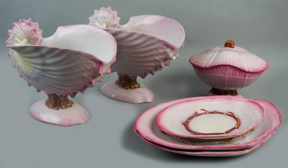 THREE WEDGWOOD PINK PEARLWARE SHELL 312bbd