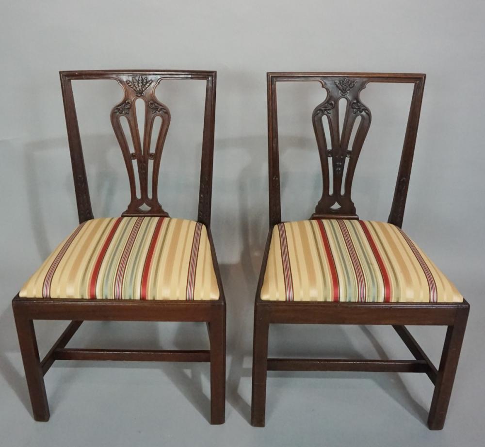 PAIR OF FEDERAL STYLE CARVED MAHOGANY