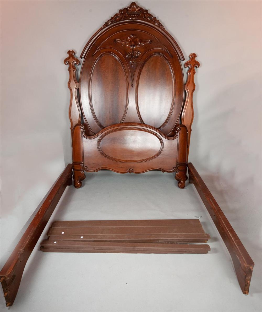 VICTORIAN STYLE BED WITH HEADBOARD 312d1d