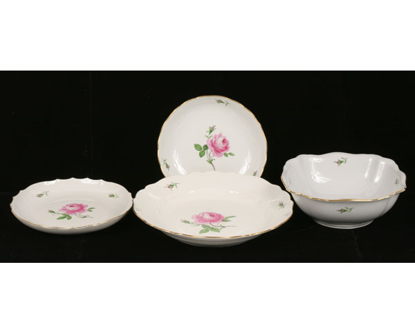 Four Meissen porcelain serving 4eb20