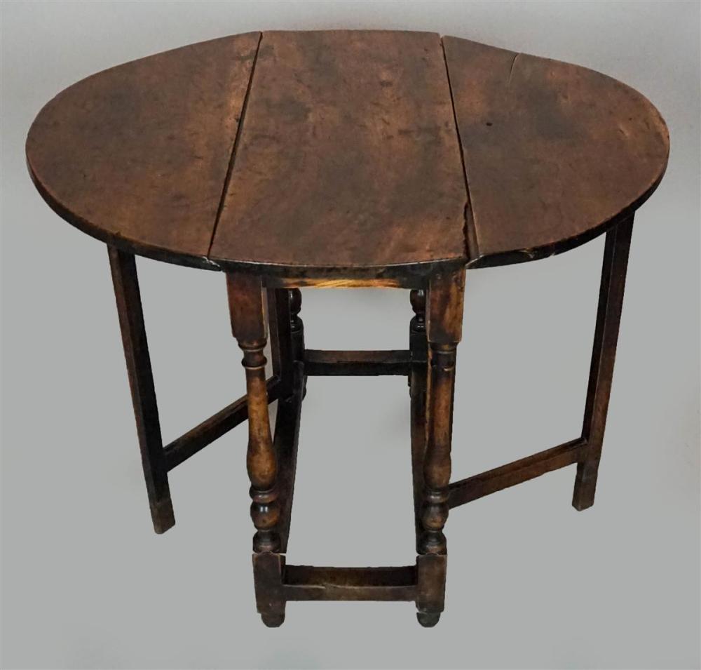 WILLIAM AND MARY STYLE WALNUT GATELEG 31302b