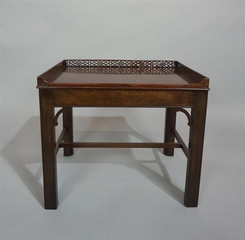CHIPPENDALE STYLE MAHOGANY COFFEE 3130b1