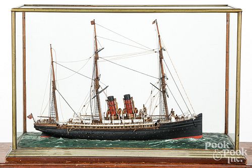 EARLY STEAMSHIP MODEL WITH GLASS 31313e