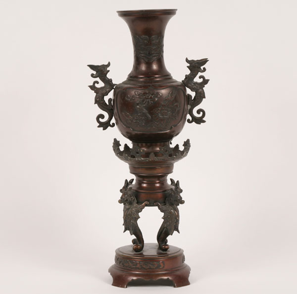 Large Asian bronze handled vase 4eb54