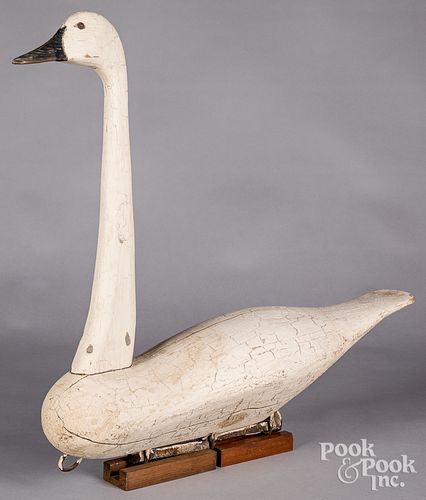 CARVED AND PAINTED SWAN DECOY  313166
