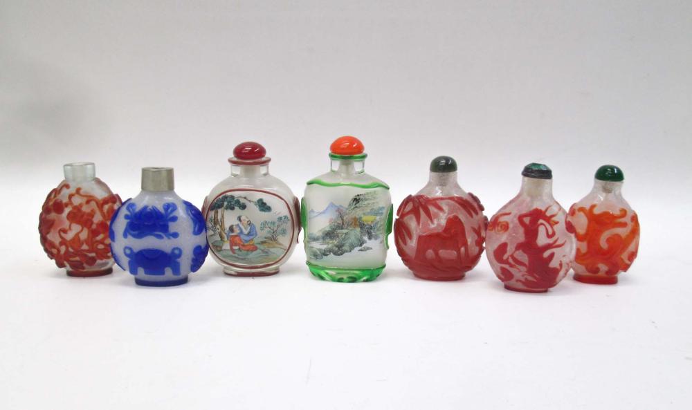 TWENTY CHINESE PEKING CAMEO GLASS