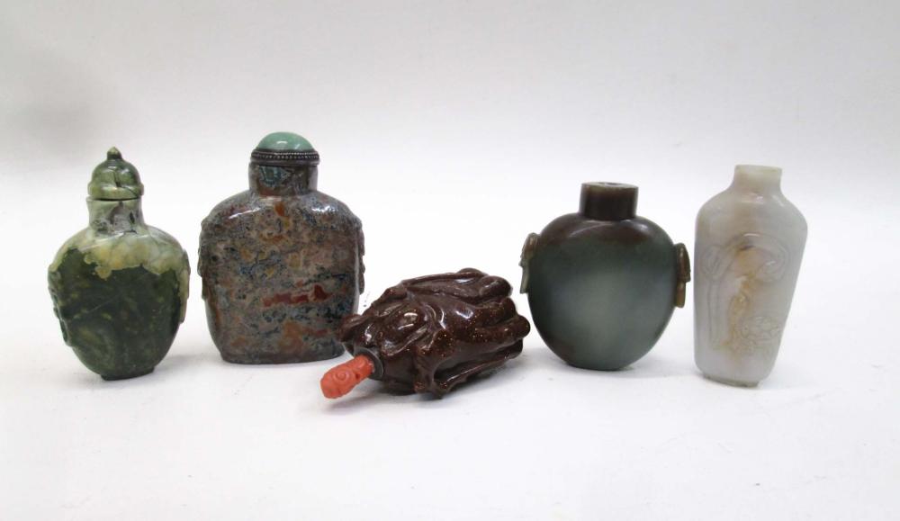 FIVE CHINESE HARDSTONE SNUFF BOTTLES  31592c