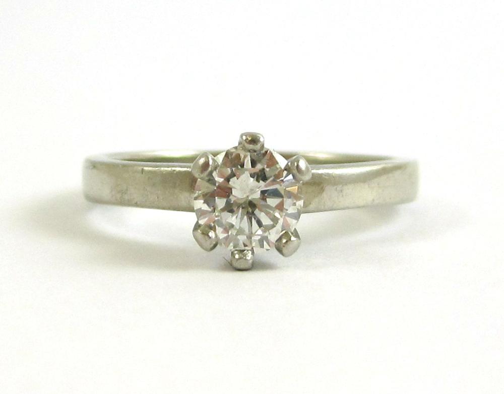 DIAMOND AND PLATINUM SOLITAIRE