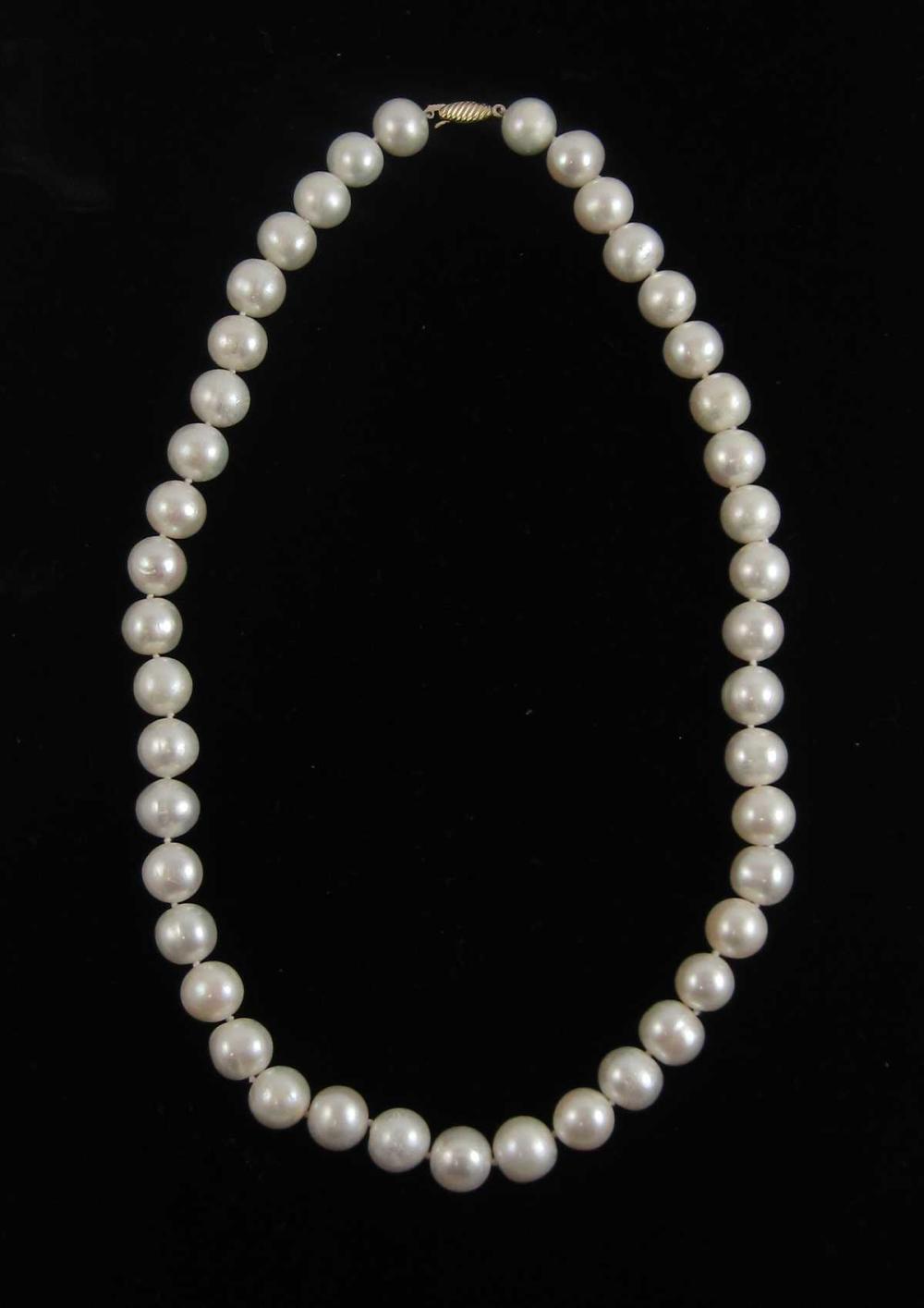 PRINCESS LENGTH WHITE PEARL NECKLACE  31594a