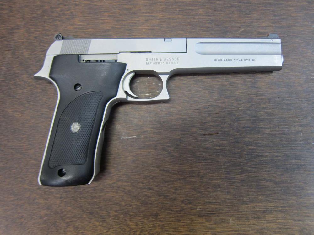 SMITH AND WESSON MODEL 2206 TARGET