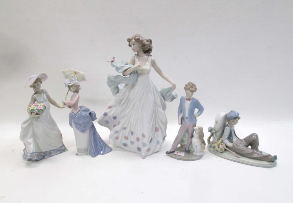 FIVE LLADRO PORCELAIN SCULPTURES,