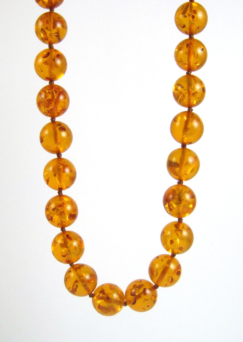 PRESSED BALTIC AMBER BEAD NECKLACE  315c8e