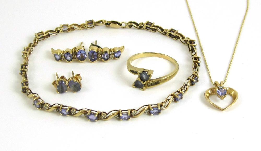 SEVEN ARTICLES OF TANZANITE JEWELRY  315cb2