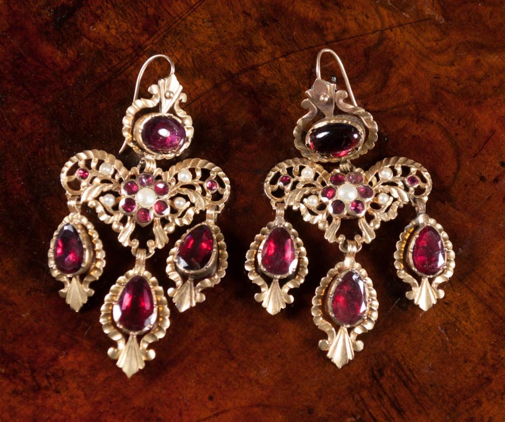PAIR OF PYROPE GARNET AND SEED 315d77