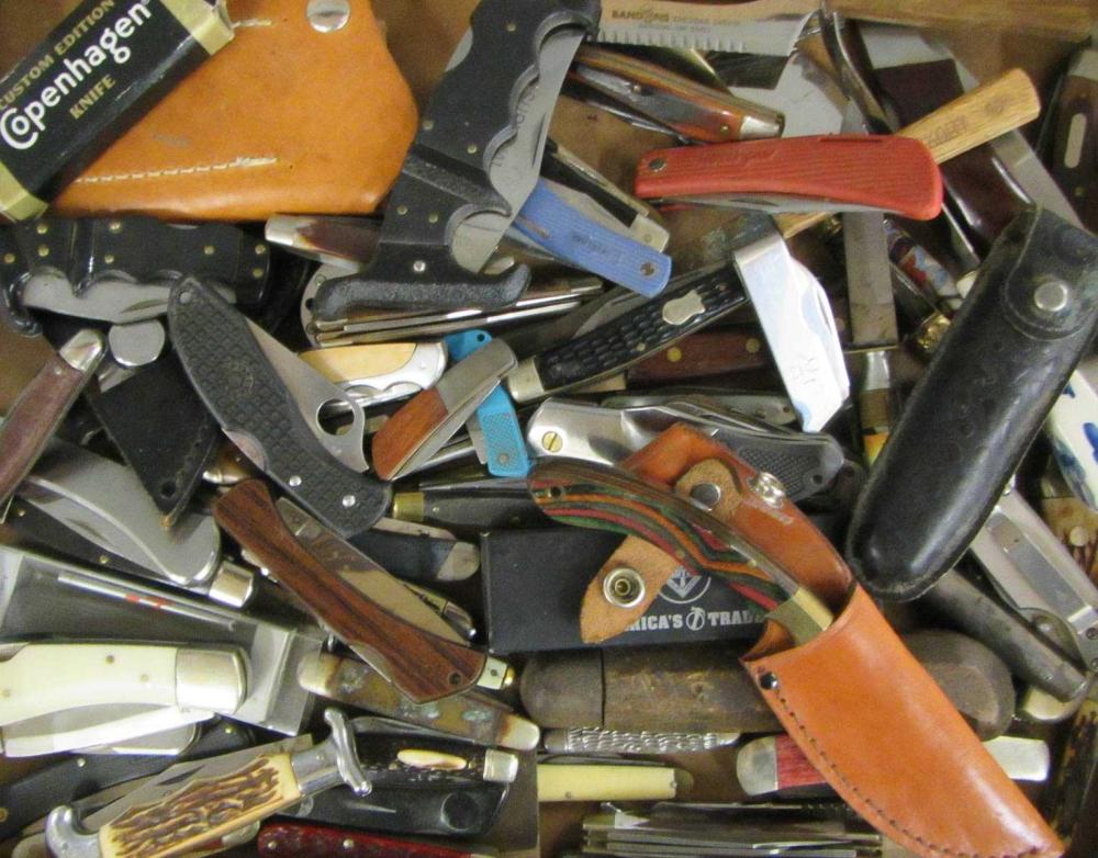 COLLECTION OF MORE THAN 100 KNIVES,