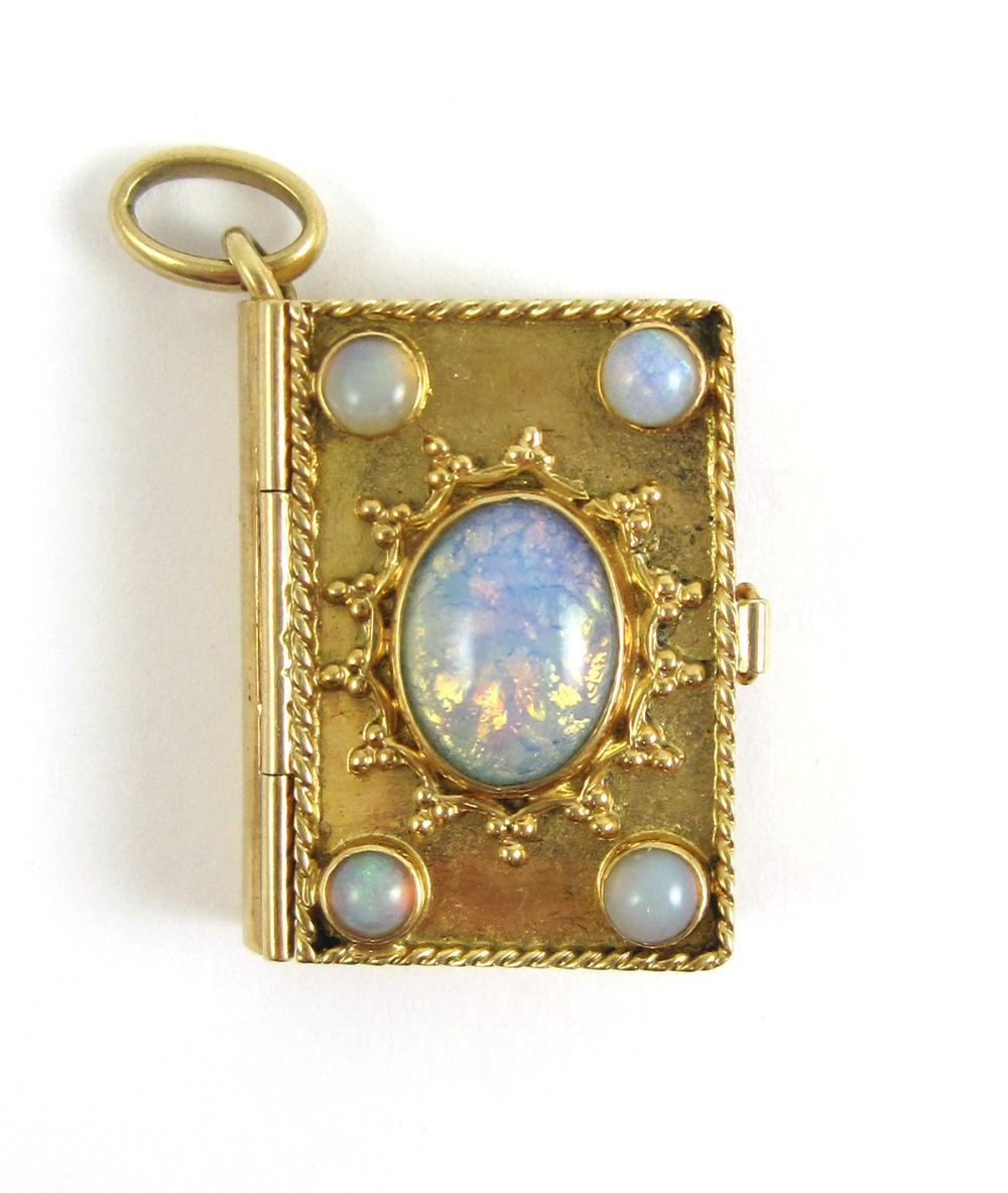 OPAL AND FOURTEEN KARAT GOLD LOCKET 315f0f