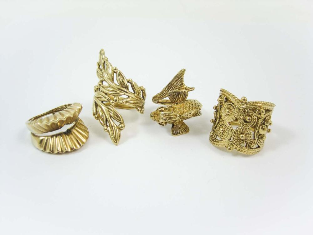 COLLECTION OF FOUR YELLOW GOLD 3160bf