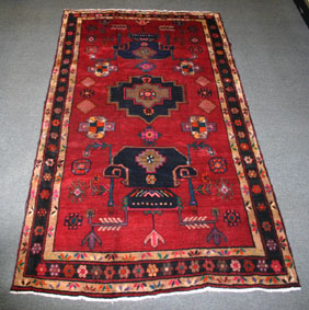 Bakhtiari Oriental area rug; 5'5"