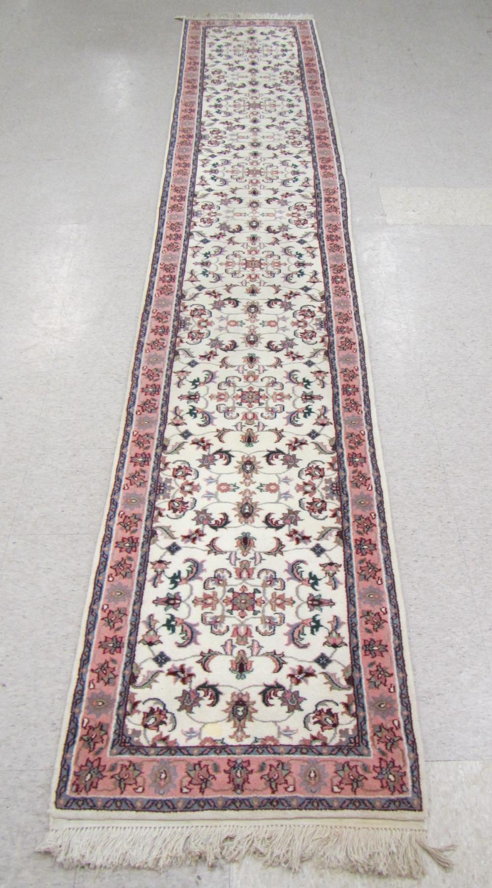 HAND KNOTTED ORIENTAL RUNNER INDO PERSIAN  31633d