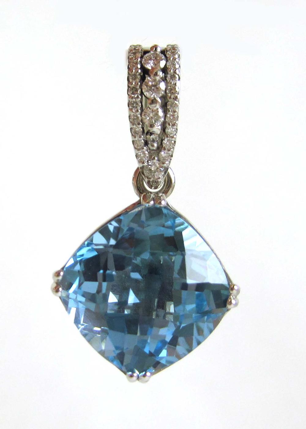 TOPAZ DIAMOND AND GOLD PENDANT  3165cd