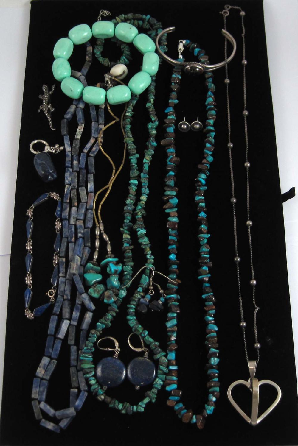 SIXTEEN ARTICLES OF JEWELRY, INCLUDING