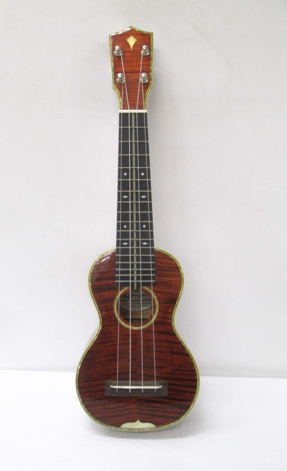 KAMOA 700 SERIES UKULELE WITH HARDCASE  3165ed