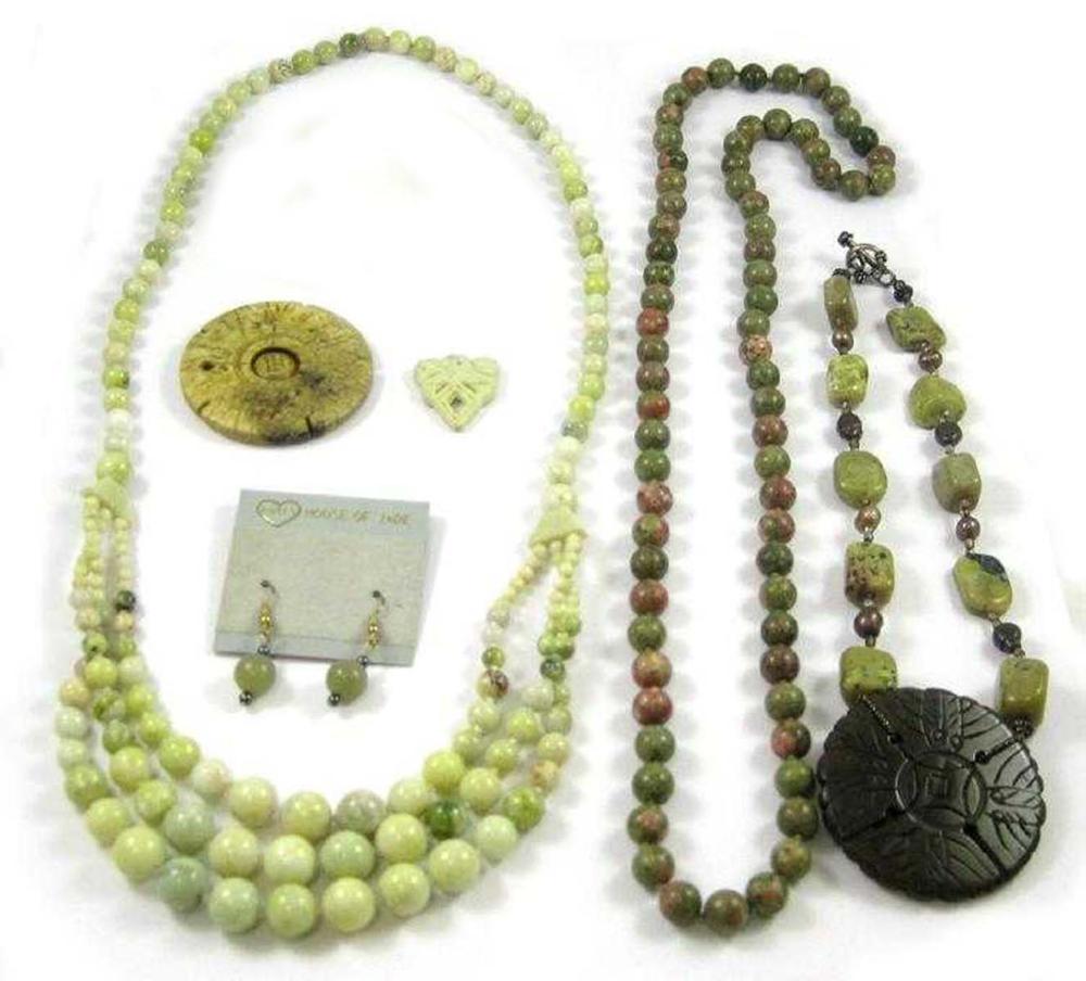 EIGHT ARTICLES OF LIGHT GREEN HARDSTONE 316669