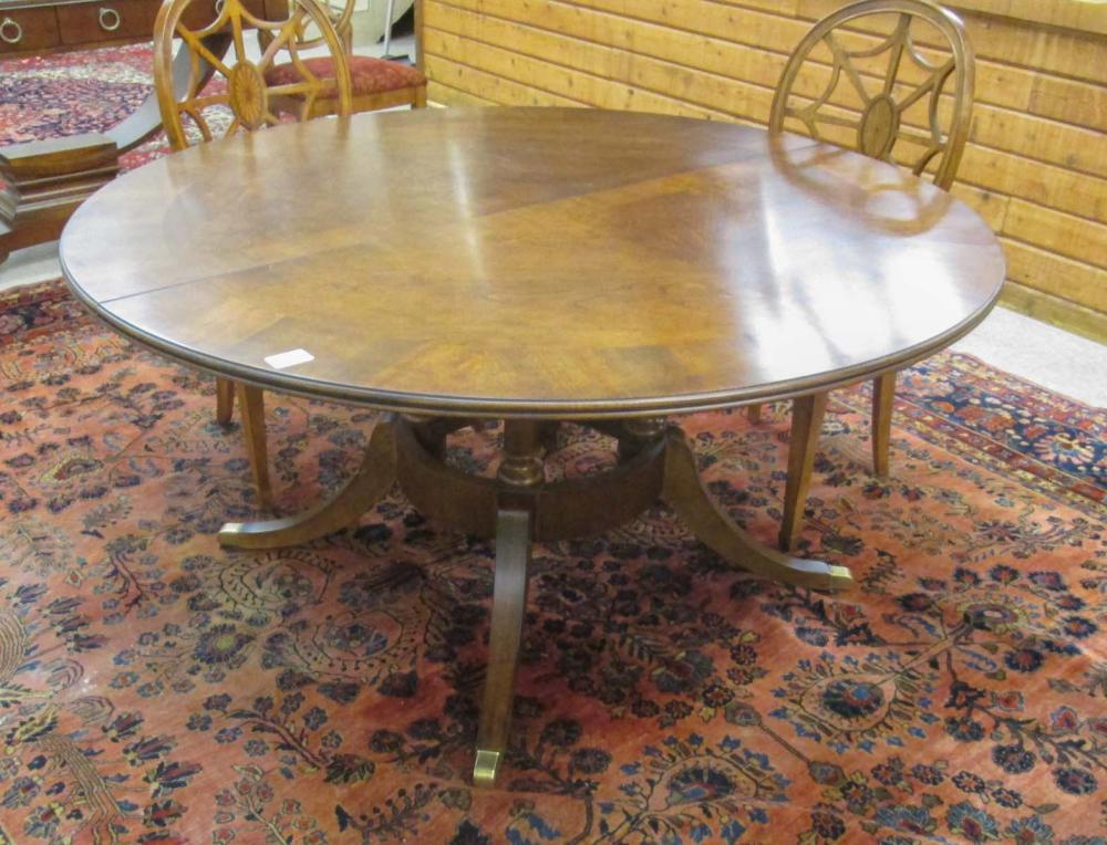 ROUND FEDERAL STYLE MAHOGANY DINING