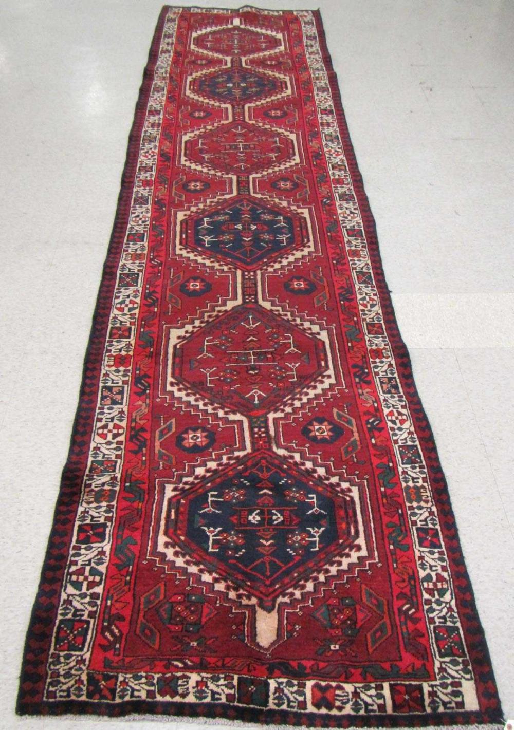 HAND KNOTTED PERSIAN TRIBAL RUNNER  31669d