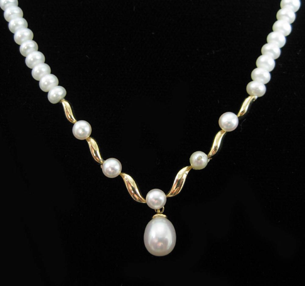 PEARL AND FOURTEEN KARAT GOLD NECKLACE  3166b4