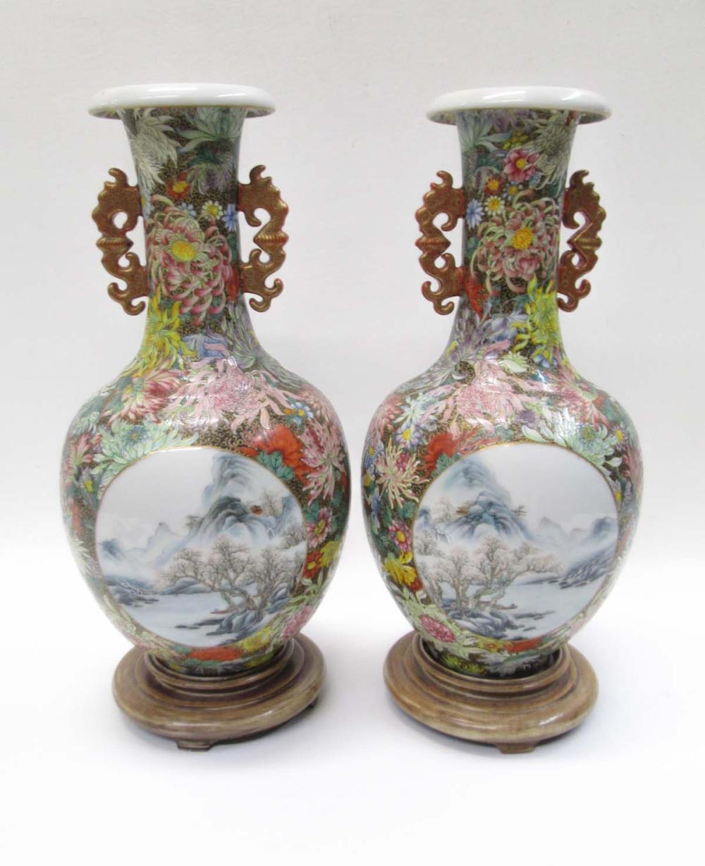 PAIR OF CHINESE PORCELAIN VASES  3166e4